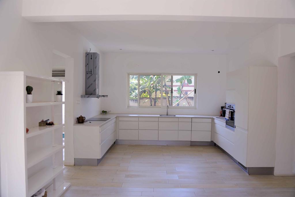 Elegant Bungalow - Living Room